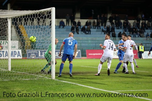 Crotone-Cagliari 1-2
